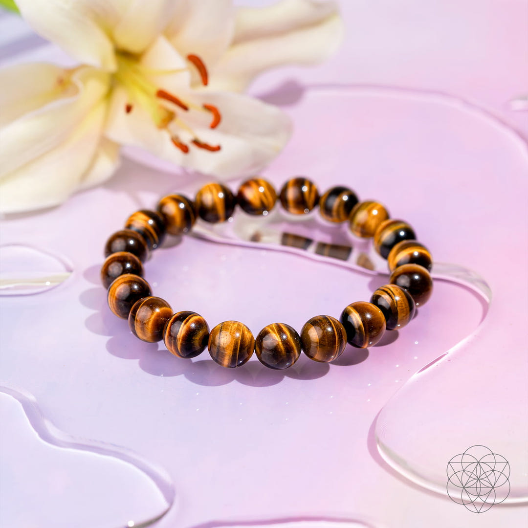 Polished tiger’s eye bracelet on premium elastic