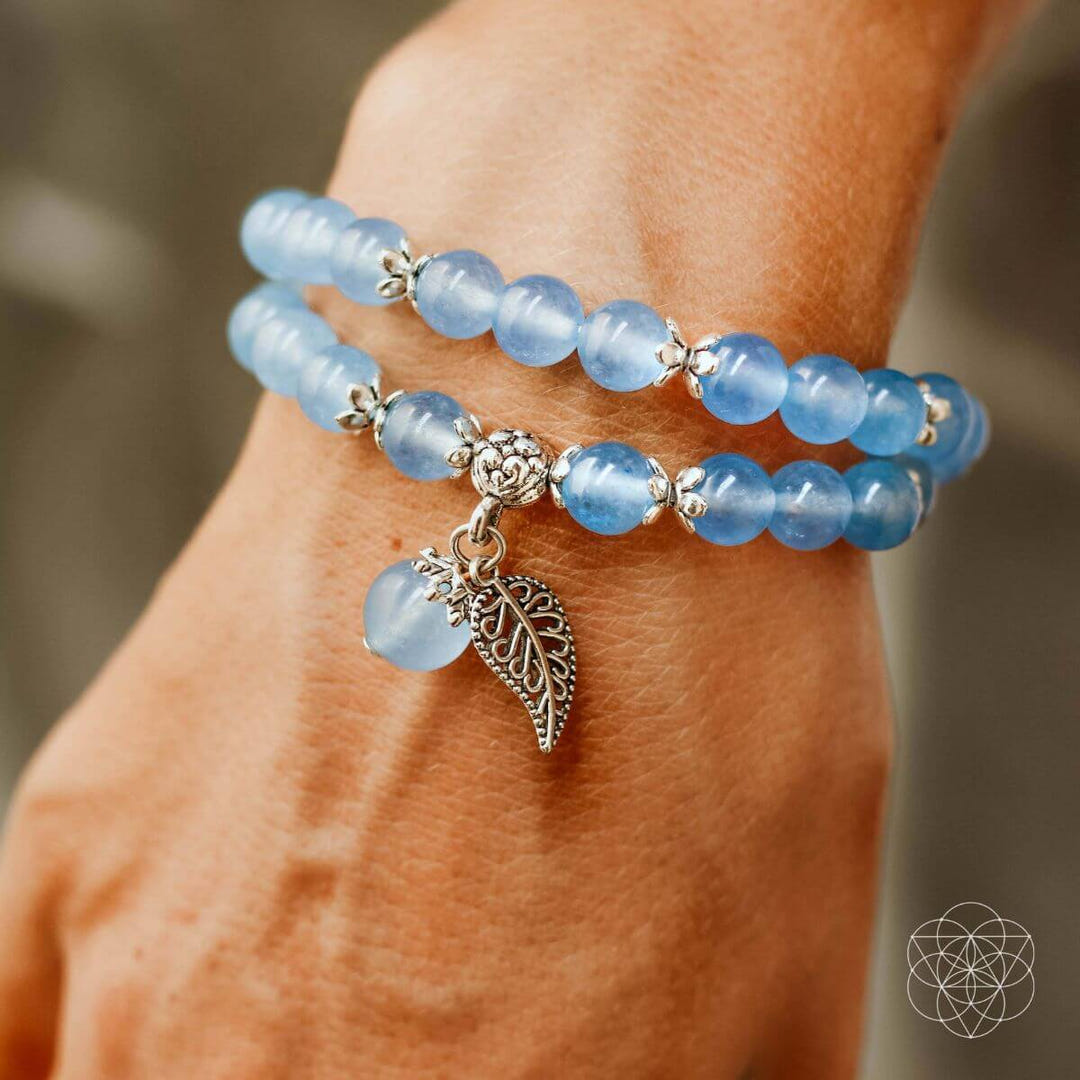 Dyed blue chalcedony bracelet with 8 mm beads