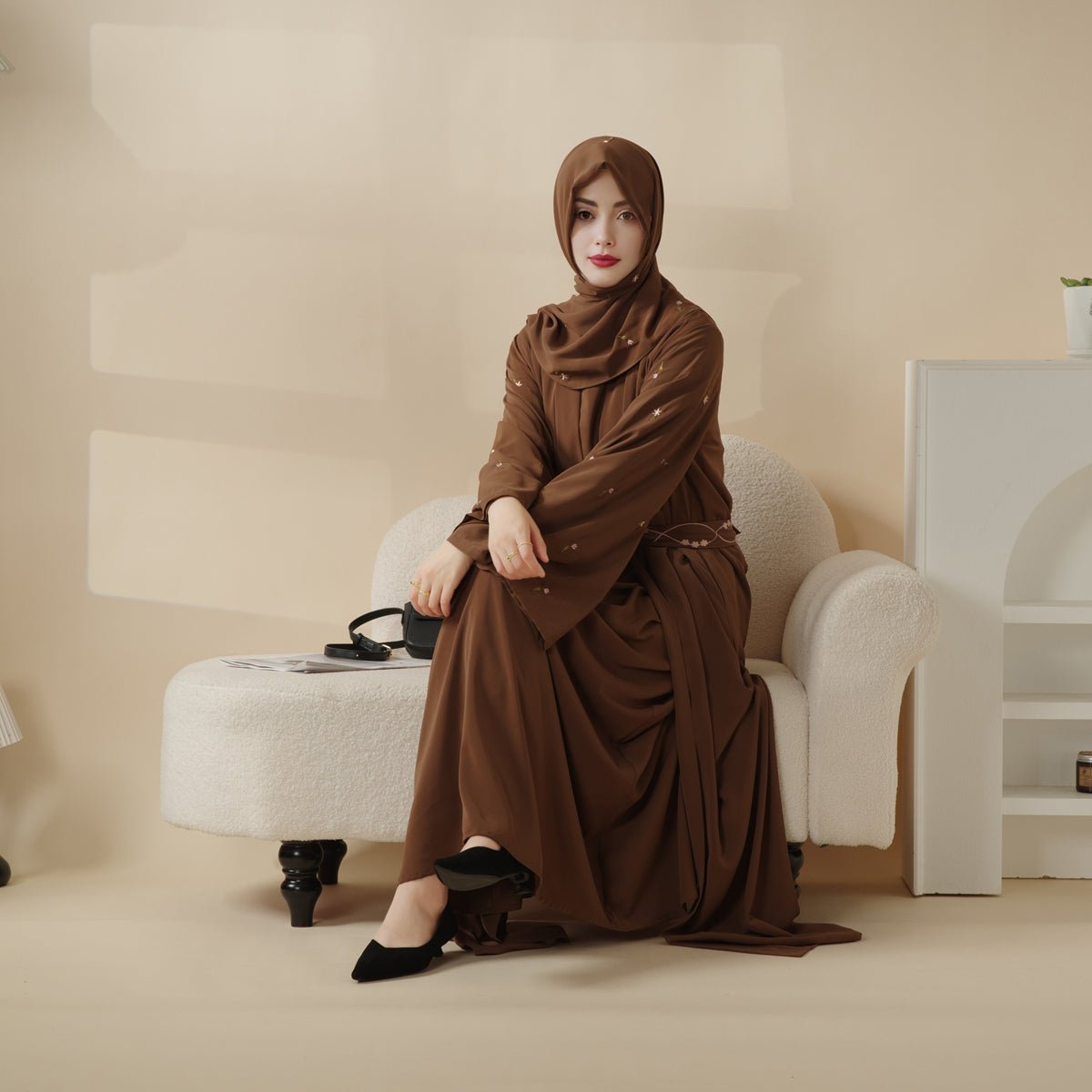 Tulip embroidered abaya set image 14