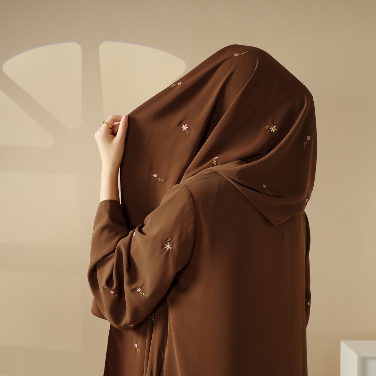 Tulip embroidered abaya set image 18