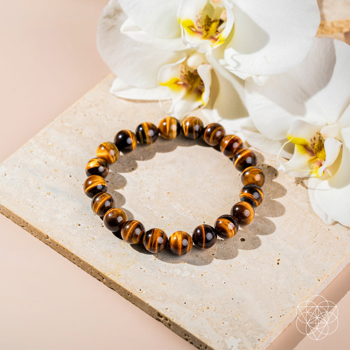 Tiger’s eye bracelet with reflective chatoyant banding