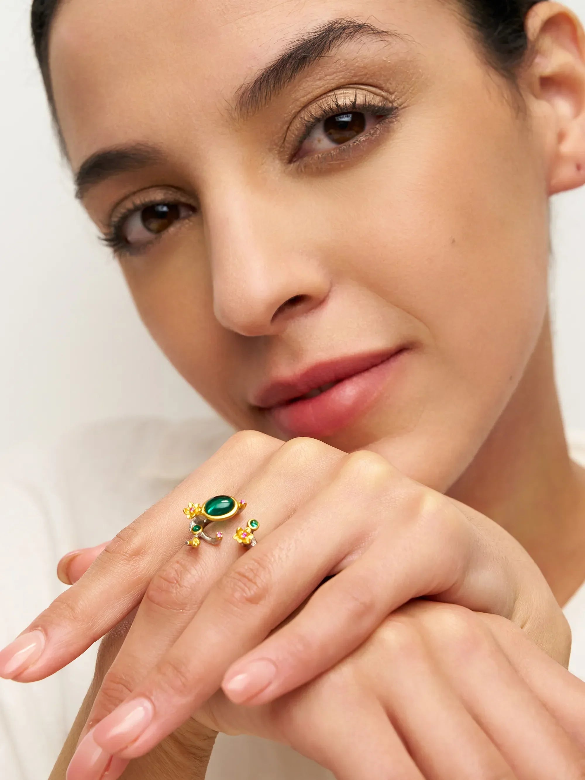 Enchanted Branch emerald ring, setting detail