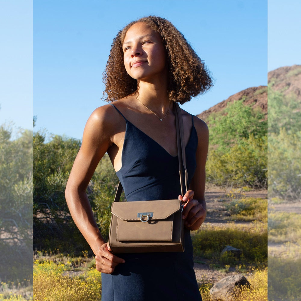 Venesia RFID touchscreen crossbody image 2