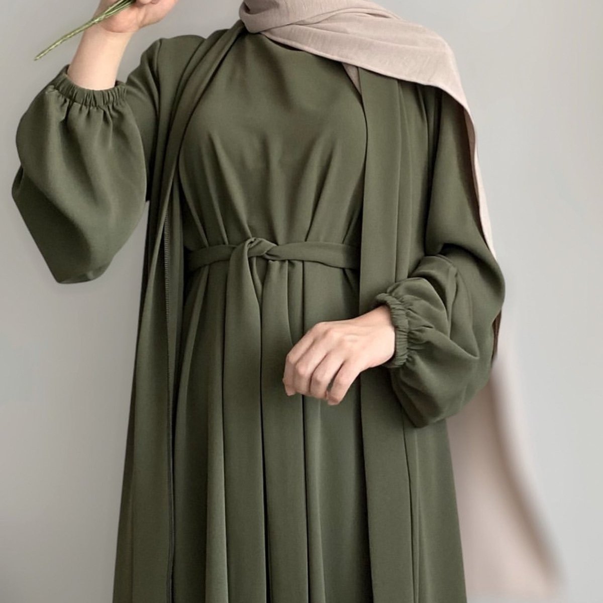 Three-piece open abaya set with pockets, inner dress and belt