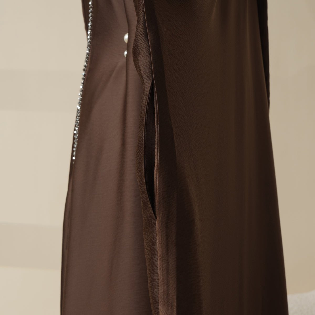 Loose batwing abaya silhouette view 15