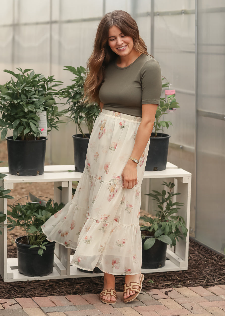 Floral-cream tiered skirt with loose fit