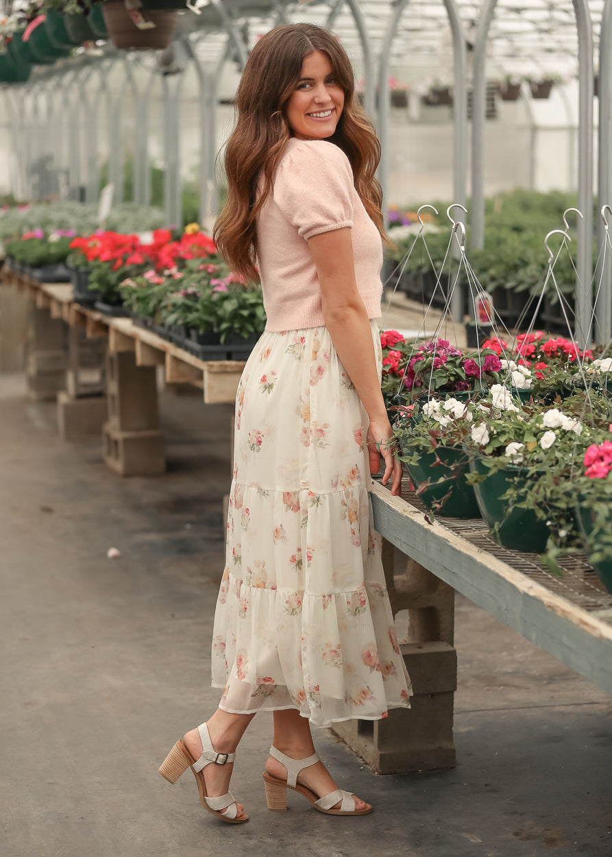 Floral-cream maxi skirt with soft movement