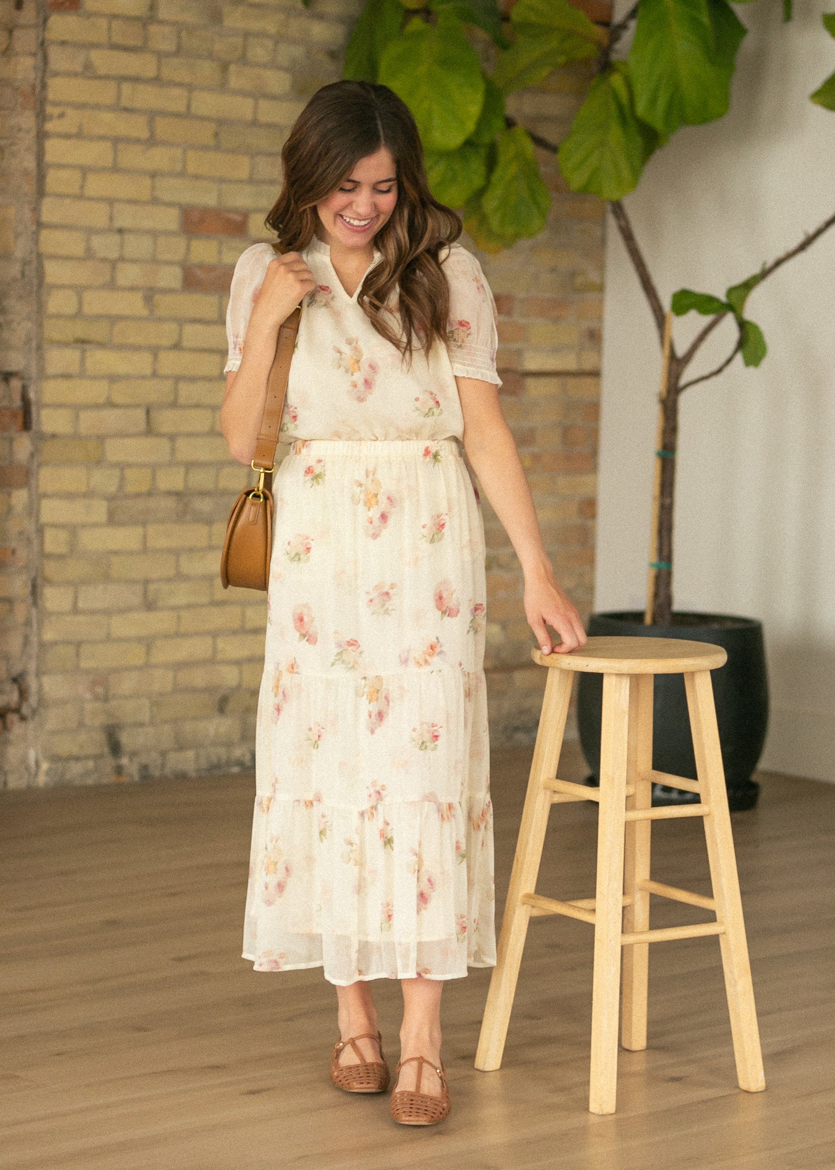 Floral-cream maxi skirt with flowing tiered shape
