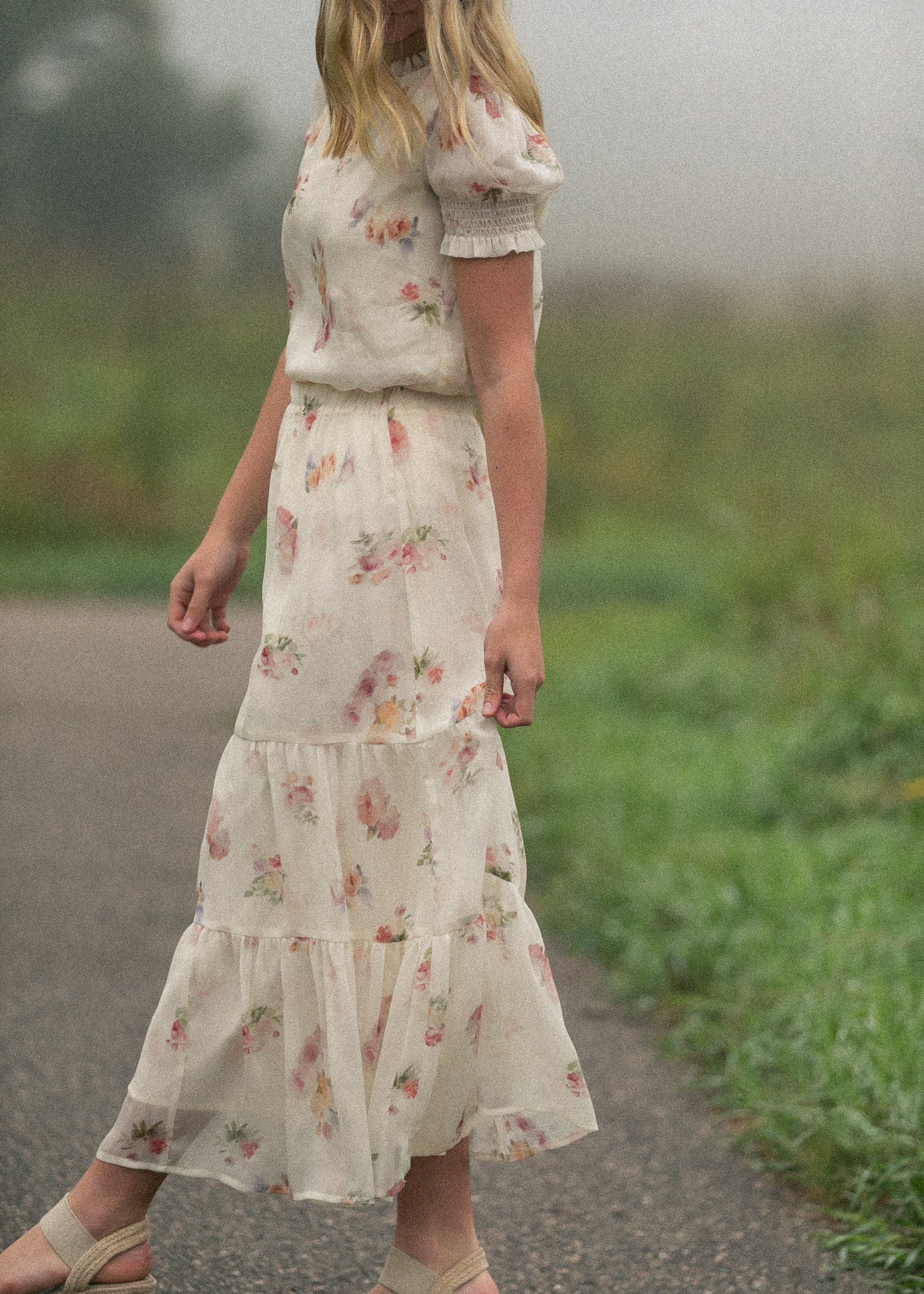 Floral-cream maxi skirt with elastic waistband