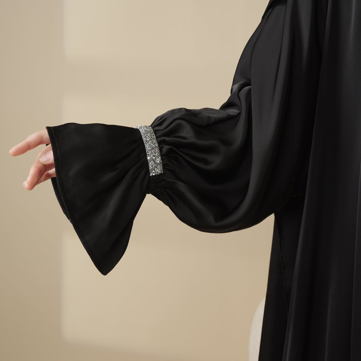 Poet sleeve satin open abaya image 12