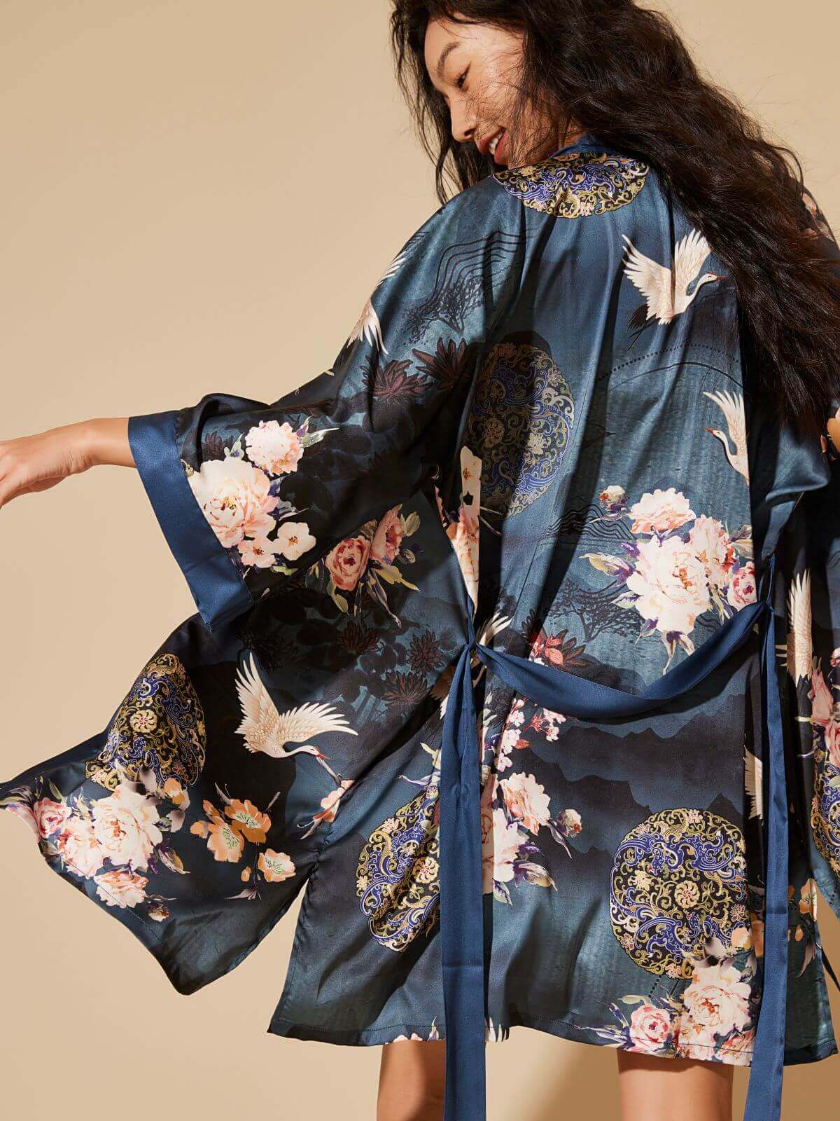Short blue crane-print kimono robe, product view 2