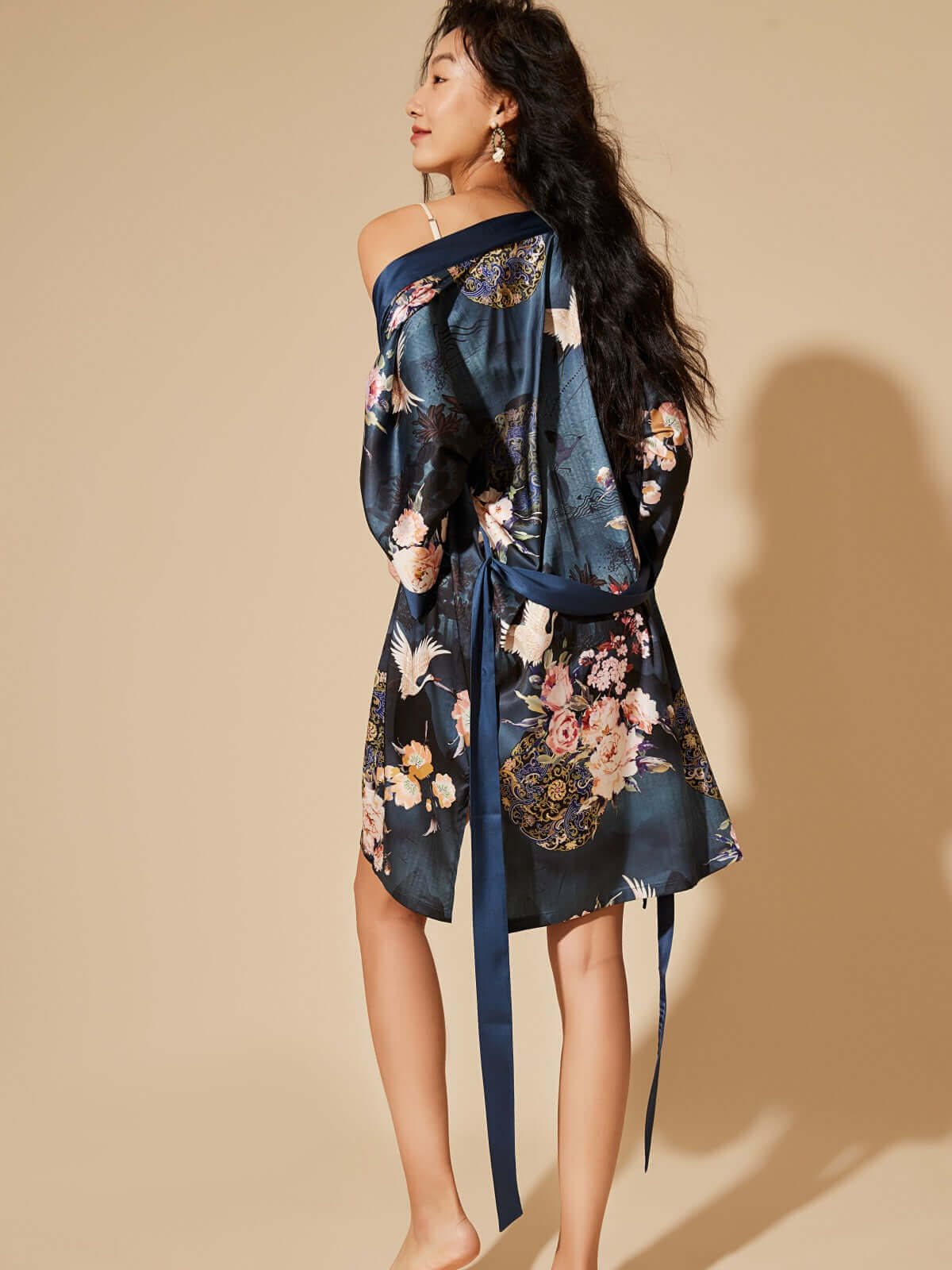 Short blue crane-print kimono robe, product view 4