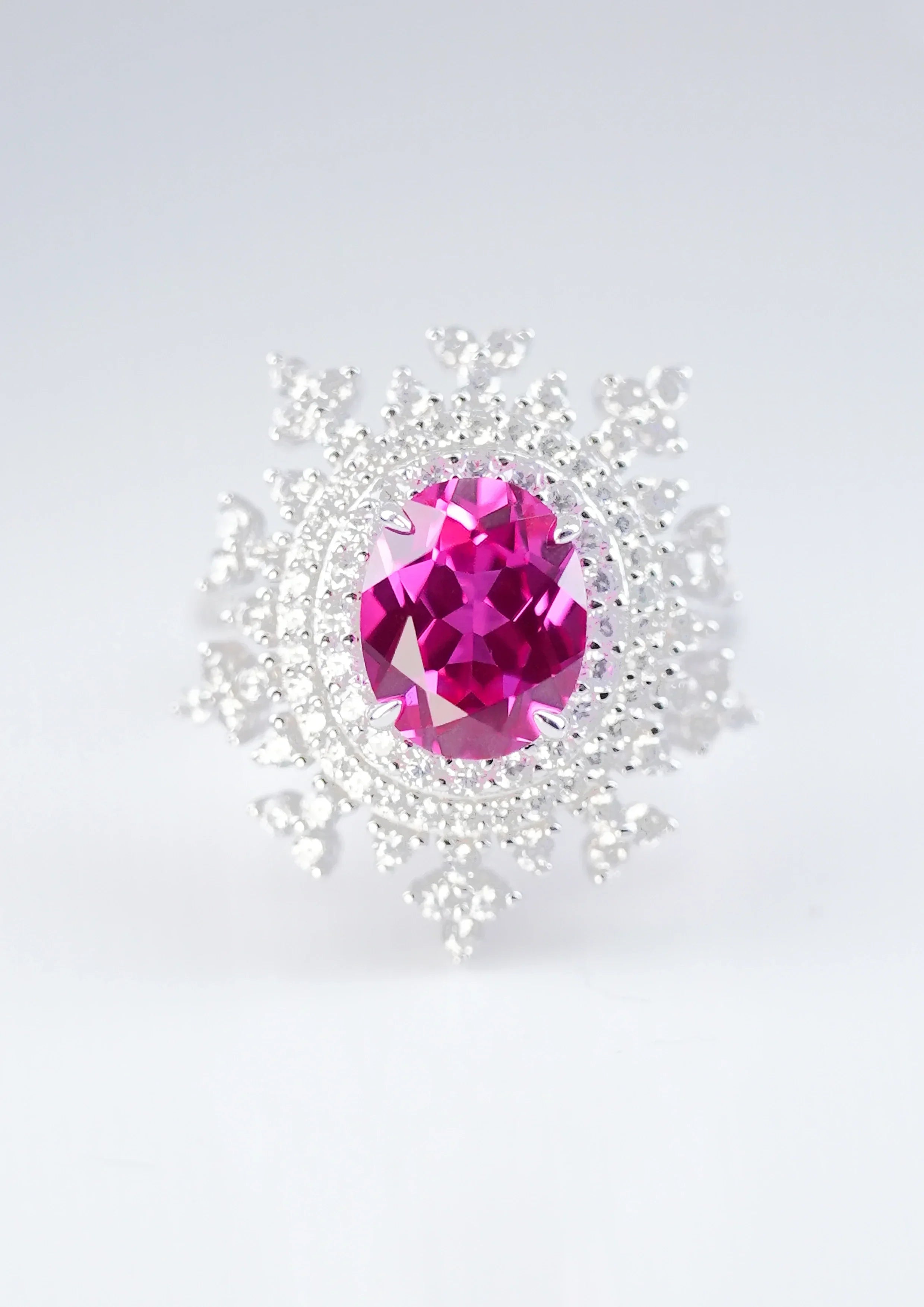 Pink Snowflake sapphire ring, close-up view
